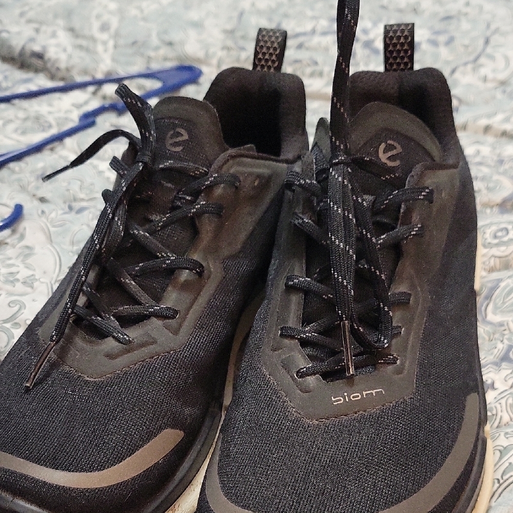 Ecco Black Athletic Shoes with Breathable Mesh and Sturdy Sole